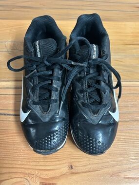 Nike Youth Baseball Cleats Black White Size 2.5Y Molded Rubber